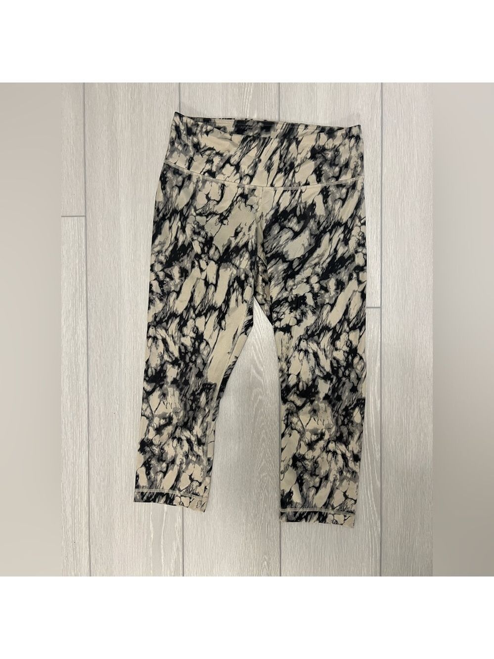 Lululemon Black/Grey/Tan Shibori Tie Diamond Dye Crop Wunder Under Marble Size 6